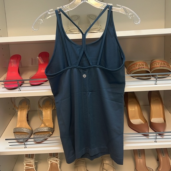 Lululemon blue swiftly tech strappy tank size 6 - Picture 3 of 5